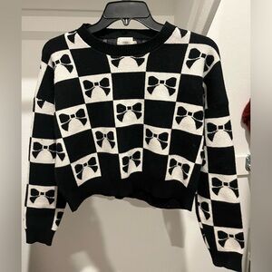 Cropped Chic Black and White Bow Pattern Sweater